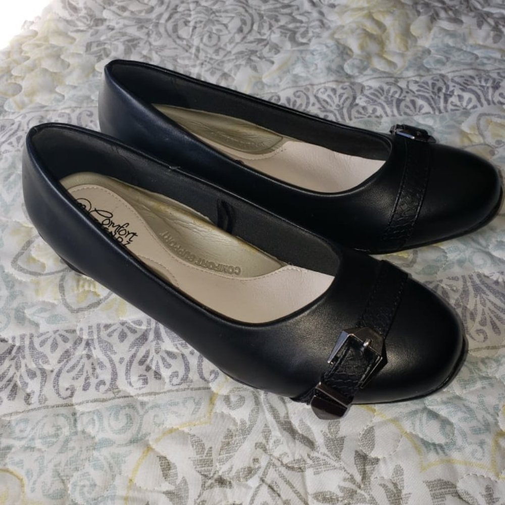 Comfort Trends Size 8 Womens Comfort Support Black shoes Flats 1" Wedge #D34L